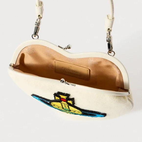 NWT Vivienne Westwood Belle Heart Frame Bag in white wool - Picture 7 of 9
